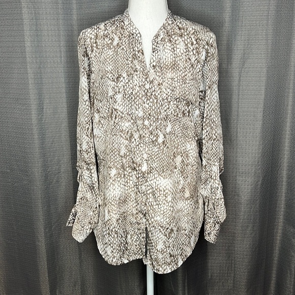 JONES NEW YORK MEDIUM BROWN AND WHITE SNAKESKIN PRINT BUTTON FRONT BLOUSE - Picture 1 of 9